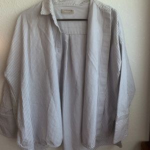 Blue and white striped long sleeve button down, brand everlane, size 6